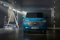 Ford E-Transit Custom 2023 - chiếc xe Van điện chạy 380 km/lần xạc