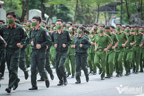 Ngắm ‘bông hồng thép’ đánh võng mô tô, một tay quật ngã tội phạm