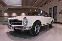 Chiếc Mercedes-Benz W113 SL Pagoda cổ đẹp mê ly được độ thành xe điện