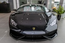 Cận cảnh chiếc Lamborghini Huracan màu đen bóng độc nhất Việt Nam