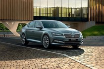 Cận cảnh Skoda Octavia - sedan giá rẻ sắp về Việt Nam "đấu" Mazda3