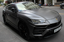 "Chạm mặt" Lamborghini Urus màu độc, hơn 15 tỷ trên phố Sài Gòn