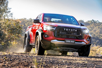 Toyota Hilux GR Sport 2023 đã sẵn sàng “đấu” Ford Ranger Raptor