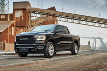 "Khủng Long" Ram 1500 Laramie Sport HEMI V8, từ 2,1 tỷ đồng tại Úc