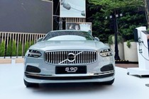 Cận cảnh Volvo S90 Recharge Ultimate "ăn ít xăng" giá 2,89 tỷ đồng