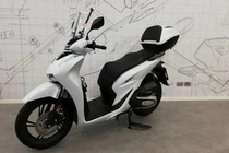 Honda SH 2024 thêm màu mới "sang chảnh", giá từ 105 triệu đồng