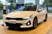 Giá xe Kia K5 đang được ưu đãi tới 50 triệu đồng tại đại lý