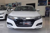 Đấu Toyota Camry, Honda Accord tại Việt Nam giảm tới 220 triệu đồng