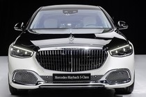 Lý do Mercedes-Benz vẫn quyết định giữ động cơ xăng V8, V12?