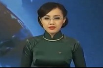 MC Hoài Anh rơi hoa tai lộp cộp khi lên sóng VTV