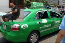 CSGT bị taxi Mai Linh hất lên nắp ca-po bất tỉnh giờ ra sao?