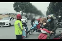 Video: Va chạm nhẹ, 2 tài xế lao vào đánh nhau chảy máu đầu