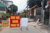 Người dân khu phong tỏa: Đặt hàng quà Tết, nhận bánh cổ truyền từ người thân