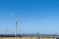 Ai là chủ đầu tư trụ điện gió vừa bị gãy cánh?