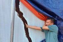 Hà Tĩnh: Sống bất an trong căn nhà nứt toác do thi công mương thoát nước