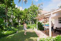 Biệt thự trắng 1.600m2 như khách sạn 5 sao của vợ chồng Chi Bảo 