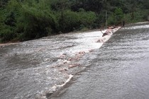 Cảnh Uông Bí, Quảng Ninh chìm trong nước lũ