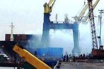 Hải Phòng: Container chứa phốt pho bốc cháy ở cảng Nam Hải