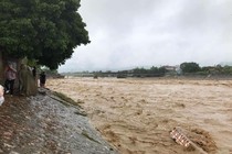 Thủ tướng: Đảm bảo an toàn hồ đập, không để dân vùng lũ chịu đói