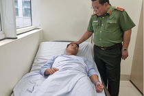 5 cảnh sát bị thương trong vụ cháy chung cư mini ở Hà Nội