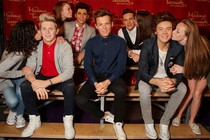 Fan phấn khích vì tượng sáp One Direction quá giống