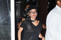 Lady Gaga lộ vòng 1 xập xệ sau làn áo xuyên thấu