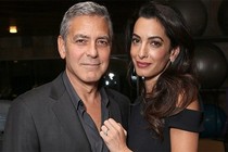 Vợ George Clooney hạn chế đi lại để giữ thai đôi