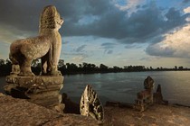 Vì sao thành phố Angkor huy hoàng bỗng dưng sụp đổ? 