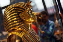 Soi chi tiết mặt nạ vàng quý giá của pharaoh Tutankhamun