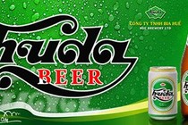 "Tuýt còi" Huda Beer "ốp" đầy chai bia Huda lên di tích ở Huế