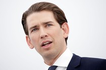 Thomas Hofer: “Vấn đề nhập cư khiến Sebastian Kurz trở thành ngôi sao“