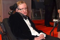 Tài năng phi thường của nhà vật lý thiên tài Stephen Hawking mắc bệnh ALS