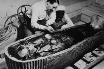 Mở mộ pharaoh Tutankhamun, kinh ngạc thấy báu vật dần lộ diện 