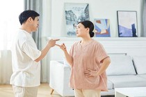 Vợ đòi tiền lương chăm sóc gia đình, tôi đập tan âm mưu 