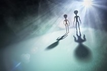 UFO của người ngoài hành tinh đang âm thầm theo dõi Trái đất?