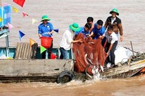 Con sông ngắn nhất Việt Nam sở hữu nhiều 'quái ngư' cực khủng