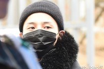 G-Dragon đeo khẩu trang kín mặt tới doanh trại nhập ngũ