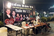 Khán giả bức xúc khi xem liveshow Tuấn Vũ ở... trung tâm tiệc cưới