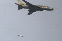 Ảnh “đôi cánh ma thuật” Su-22 Syria trúng đạn