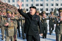 Ông Kim Jong-un lần đầu xuất hiện sau xử tử chú rể