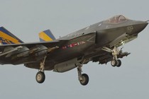 F-35C bay thử nghiệm với đầy đủ vũ khí gắn ngoài