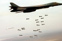 Clip "đôi cánh ma thuật" B-1B Mỹ oanh tạc IS ở Syria