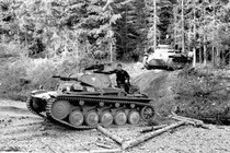 Quan sát xe tăng Panzer II phát xít Đức hoạt động