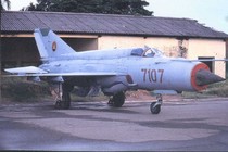 Xót xa số phận tiêm kích MiG-21 ở Campuchia