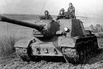 Rợn người sức mạnh pháo chống tăng ISU-122 Liên Xô