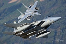 Mỹ nâng cấp tiêm kích F-15, Nga “vỗ tay” khen ngợi