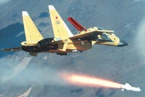 Mãn nhãn Su-30MK2 Việt Nam bổ nhào bắn, ném trên biển