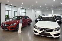 Video: Chống đẩy hơn 4.000 cái, cậu bé được tặng Mercedes