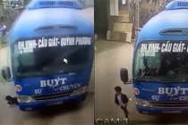 Video: Đứng tim nhìn bé trai thoát chết trước đầu xe buýt lao vun vút