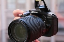 Mua máy ảnh DSLR loại nào tốt với giá dưới 10 triệu?